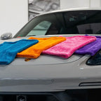 De Liquid Elements Black Hole XL is een premium microvezel droogdoek van 1300 GSM. Droogt streeploos en pluisvrij in één beweging. Afmeting: 50x80 cm. Bestel nu bij ProDetailStore.