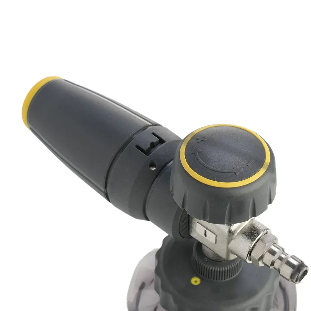 Active Premium Snow Foam Cannon in gebruik – dik schuim op auto
