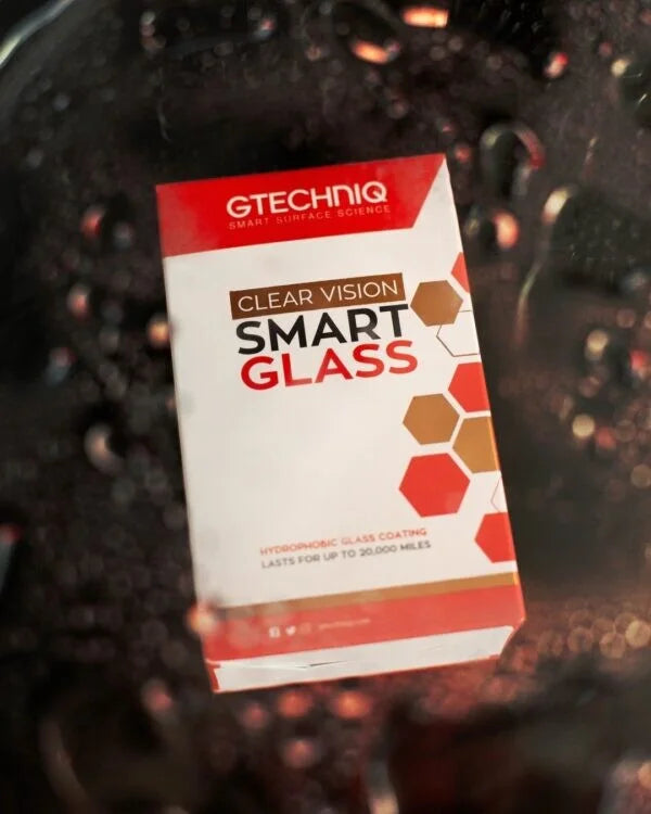 Gtechniq G1 in gebruik – water parelt af op autoruit
