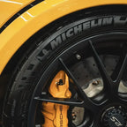 YumCars Dress V2 op interieur plastic – beschermt en verfraait dashboard en deurpanelen
