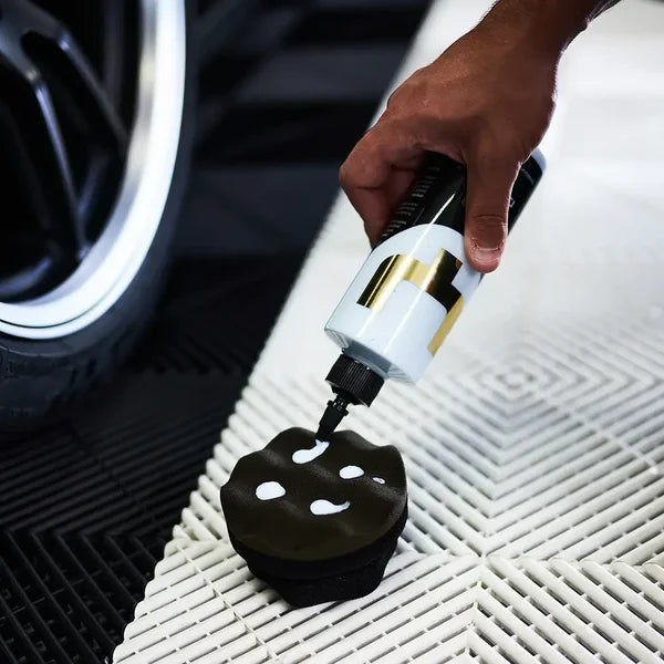 YumCars Dress V2 resultaat op band – diepzwarte en beschermde band na behandeling
