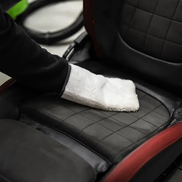 YumCars Exfoliator Mitt detail – dubbelzijdige scrub textuur voor licht en zwaar vuil
