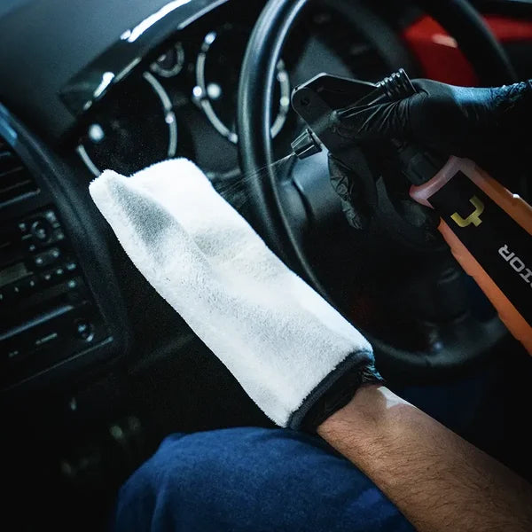 YumCars Interior 4-in-1 in gebruik – interieurreiniger voor auto