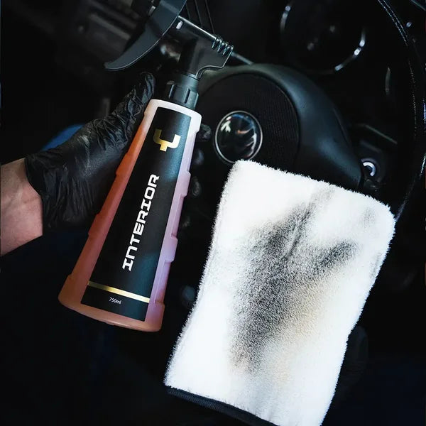 YumCars Interieurreiniger demo – resultaat op autointerieur