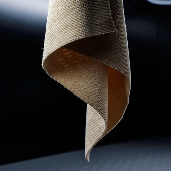 YumCars Interior Towel op dashboard – stofvrij en krasvrij afnemen van interieur
