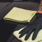 YumCars Paint Towel in gebruik – afnemen van autolak na wax applicatie
