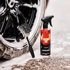 YumCars Uitkleden in gebruik - reinigt banden en rubber grondig