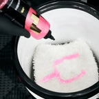 YumCars Wash Pad V2 in gebruik – houdt vuil vast tijdens het wassen
