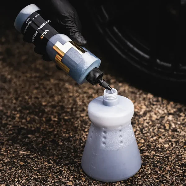 YumCars Wheel Foam in gebruik – dik schuim op velgen voor effectieve reiniging
