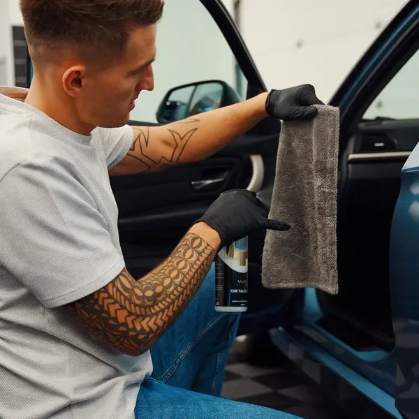 YumCars Wheel & Tyre Towel – donkere kleur voor velgen en banden gebruik
